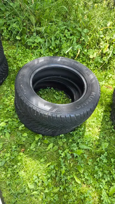 Kumho winter tires set of 2, 195-65 r15.