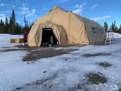 DRASH J SHELTER. Vrai tent militaire des USA, double liner pour condition extrême. Viens avec le tra...