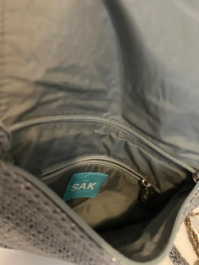 Gold tone/ grey crochet / snakeskin purses in Women's - Bags & Wallets in Barrie - Image 7