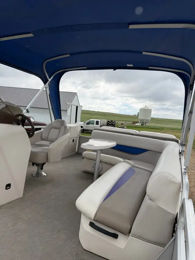 2007 Princecraft Pontoon vision 21L & trailer  in Powerboats & Motorboats in Moose Jaw - Image 8