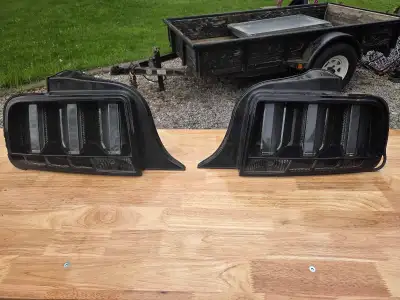 Set of aftermarket tail lights, seem to have a slight wiring issue, great for someone who has tech s...
