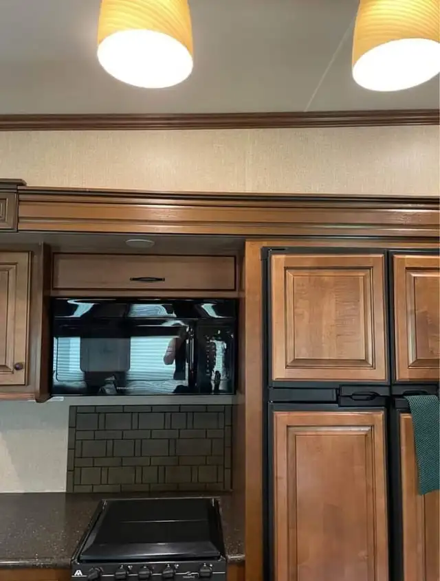 35 Foot Heartland Bighorn 3010 RE with upgrades in RVs & Motorhomes in Penticton - Image 11