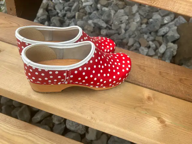 Italian Clogs in Women's - Shoes in Banff / Canmore - Image 3