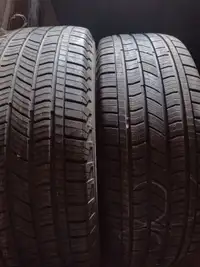 2 pneus d'été 265/65r18 Michelin en très bon état 