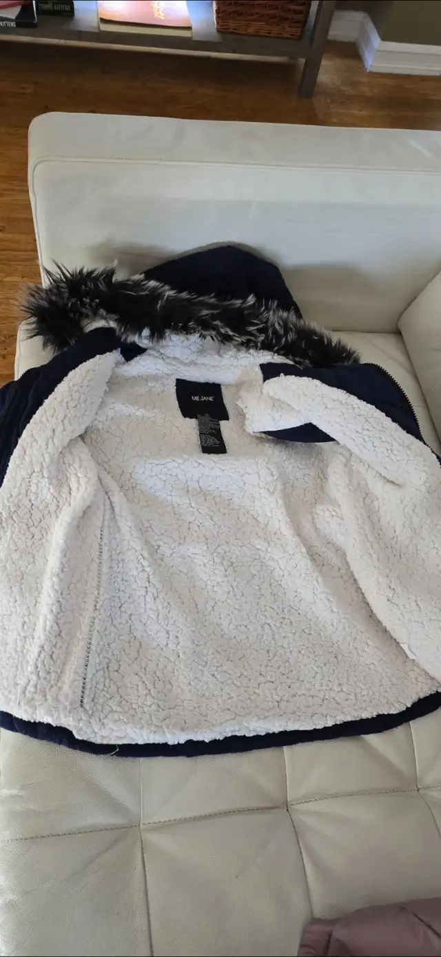 Fall Jacket Girls Size 14 in Kids & Youth in City of Halifax - Image 4