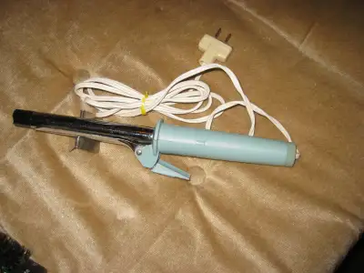 Fer à friser - Botte orthopédique droit M - Épilateur Braun et Schick - Parfumeuse flacon de parfum...