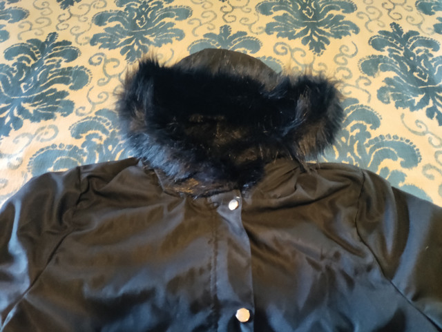 New Women's Multipocket Hoodie Furr Jacket for sale. in Women's - Tops & Outerwear in Calgary - Image 4