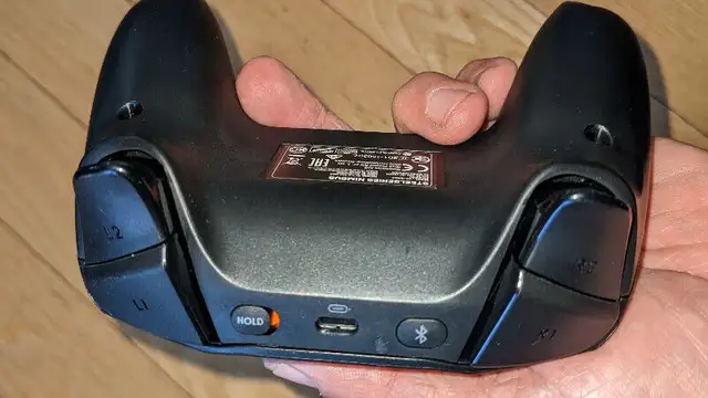 SteelSeries Nimbus+ Bluetooth Mobile Gaming Controller in Other in Mississauga / Peel Region - Image 4