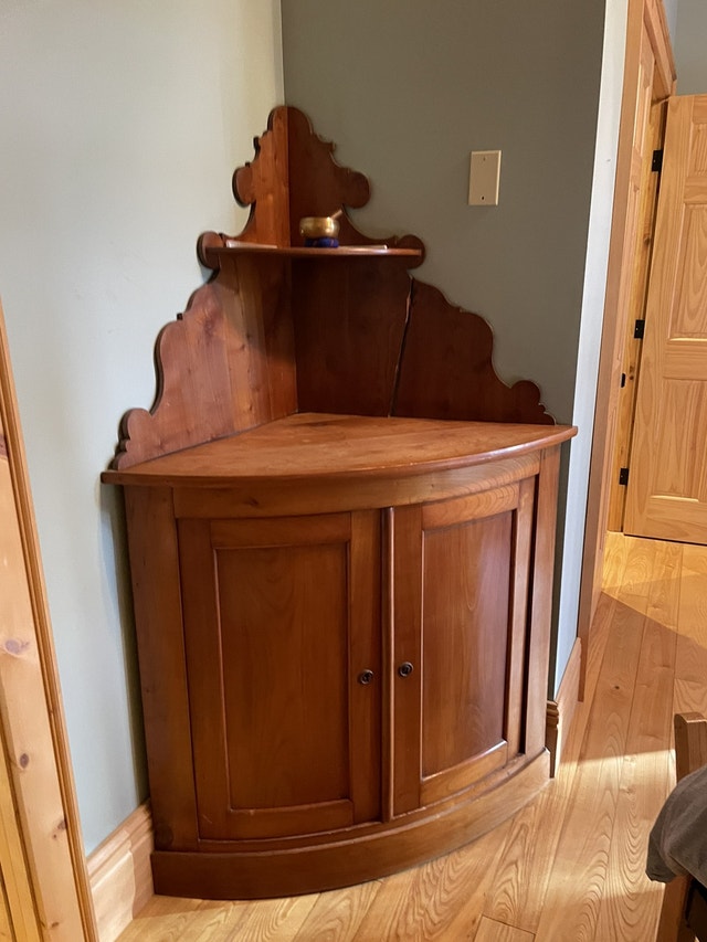 Antique corner Hutches & Display Muskoka Kijiji