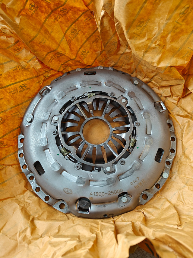 Genuine Hyundai Genesis disc and clutch cover assembly brand new in Other Parts & Accessories in Cambridge - Image 2