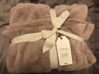 BRAND NEW Faux Fur Throw