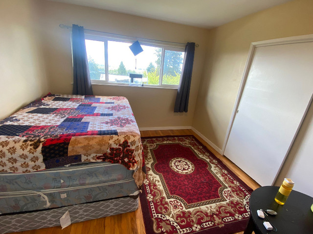 Bright Room in Shared House in Room Rentals & Roommates in Burnaby/New Westminster - Image 2