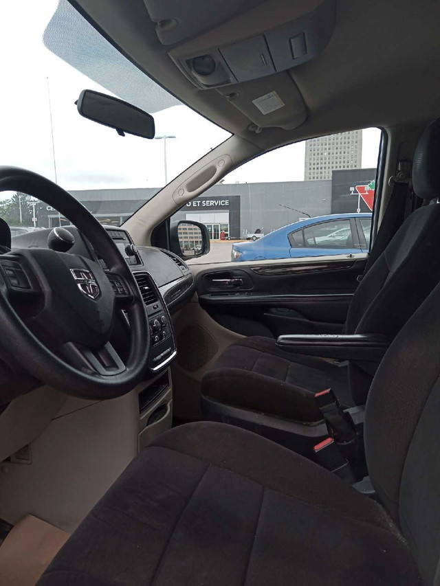 Dodge Grand Caravan in Cars & Trucks in Ottawa - Image 4