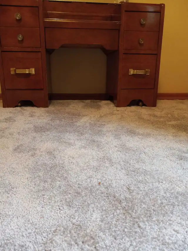 Antique dressing table with mirror in Dressers & Wardrobes in Edmonton - Image 5