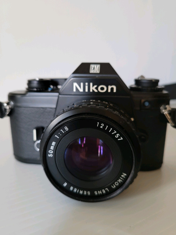 Nikon  EM SLR 35mm Film Camera W/ 50mm F/ 1.8 Lens  dans Autre  à Ville de Montréal - Image 2