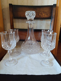 VINTAGE CRYSTAL DECANTER WITH 4 GLASSES