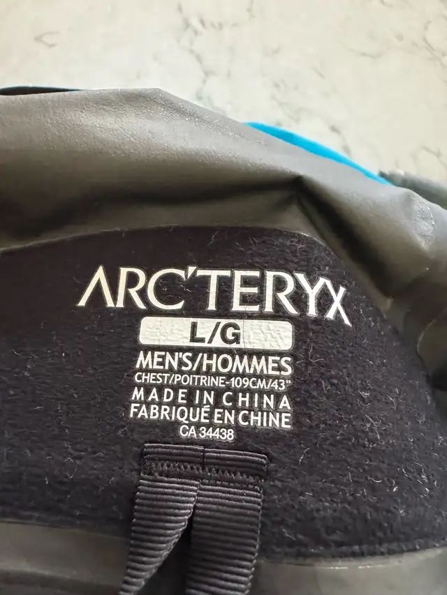 Arc'teryx Jacket - L in Men's in Kawartha Lakes - Image 5