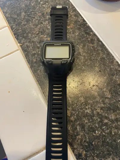 The Garmin Forerunner 910XT is a dedicated GPS multisport watch designed for triathletes, featuring...