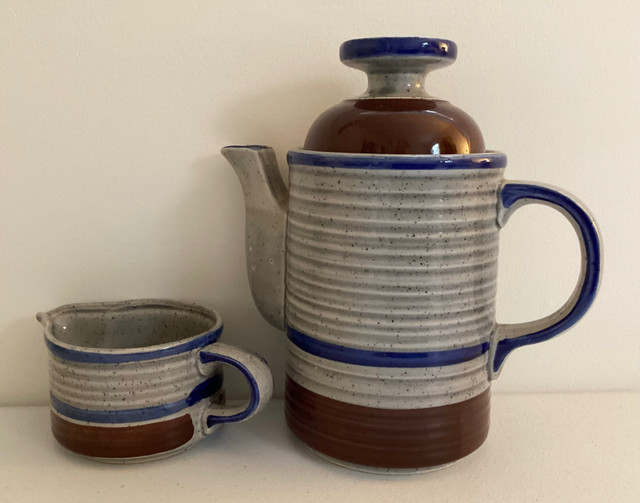 Ceramic Pottery Coffee Tea Pot with Creamer Made in Japan dans Vaisselle et articles de cuisine  à Ouest de l’Île