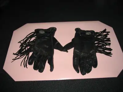 Gant de cuir pour femme Harley Davidson, grandeur médium.. Bonne condition. Prix $20.00 pas de livra...