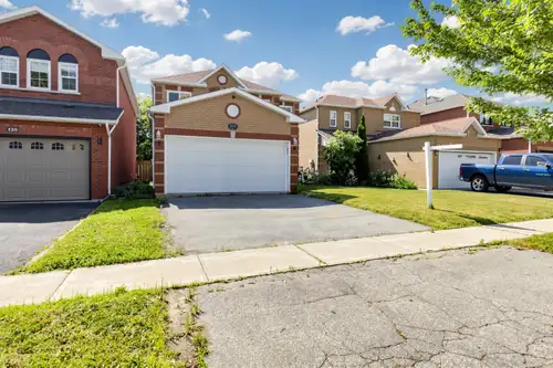 Newly Renovated Bright & Spacious Detached 4 Bedroom House With Lots Of Natural Light. Main Floor La...