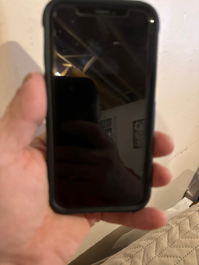 iPhone X 256gb + Otter Box + 2 screen protectors + cables in Cell Phones in Leamington
