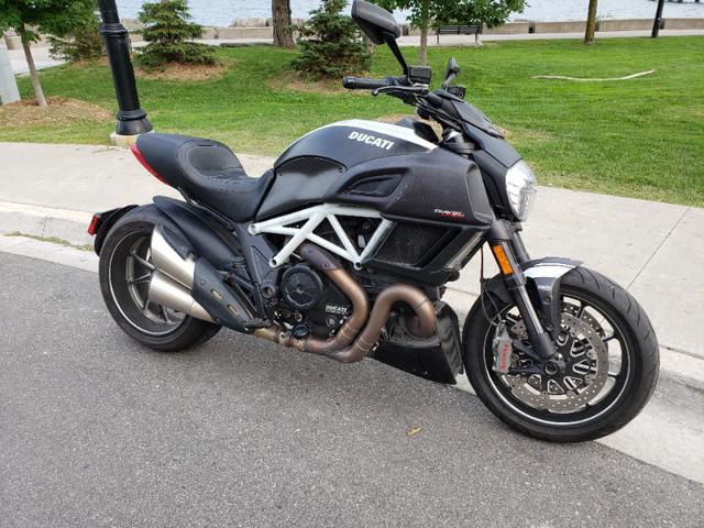 2015 Ducati Diavel Carbon in Sport Bikes in Hamilton - Image 4