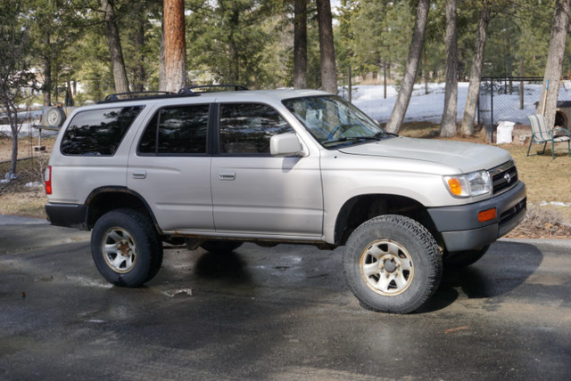 1998 Toyota Four Runner in Cars & Trucks in Cranbrook - Image 2