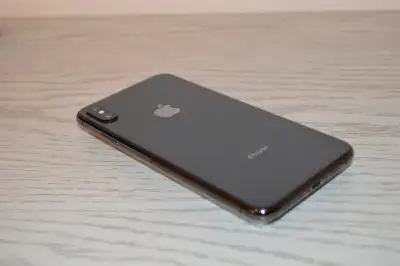 FIRM PRICE - Unlocked iPhone XS Max 256GB - Battery 80% Like New, View more