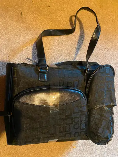 NEW tote set with slippers and make up bag, View more