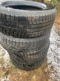 4 pneus d’hiver 225/65/17 encore tres bon
