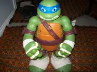 Teenage Mutant Ninja Turtles  Giant 24" Leonardo Playset + Humer