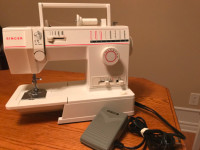 Singer sewing machine in very good condition