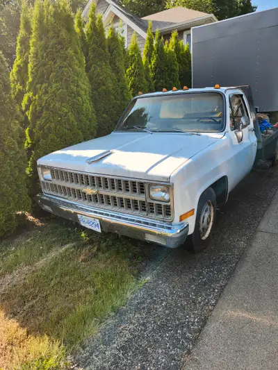 Tilt/ Roll-off. steel flatdeck with winch and roller. Truck value@$20,000, I will sell fast for $14,...