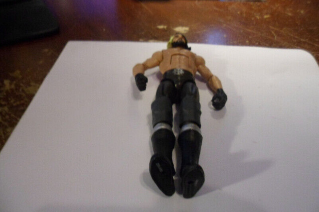 Seth Rollins WWE Mattel Basic Series 50 Action Figure #33 Shield dans Art et objets de collection  à Victoriaville