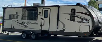 This beautiful bright, spacious 2018 Forest River Heritage Glen has been rarely used and is in excel...