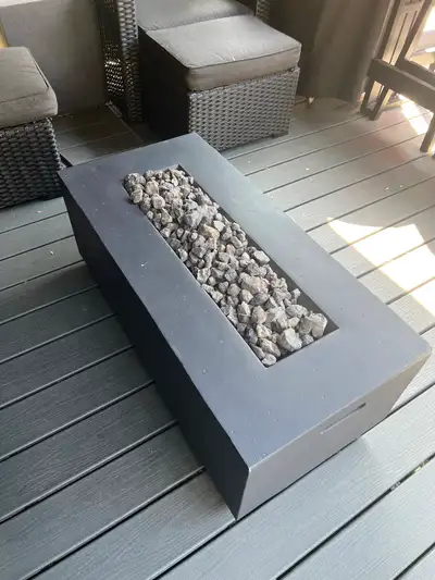 Foyer extérieur rectanbulaire au gaz propane Aegean de Real Flame gris ardoise 50,000 BTU 26 po x 41...