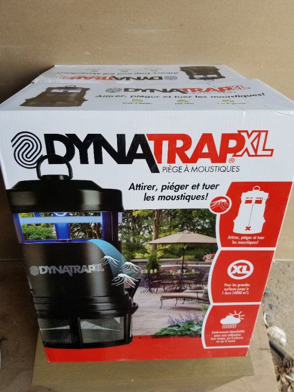 Dynatrap Indoor/Outdoor 4,000 m Mosquito Trap with Wall Mount in Other in Oakville / Halton Region - Image 2