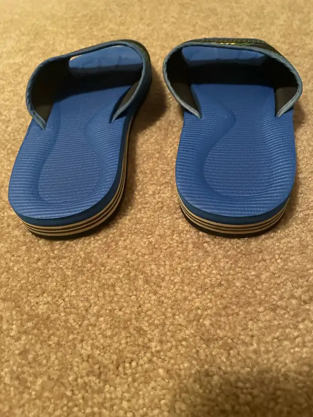 Hawaii Blue Sandals in Kids & Youth in City of Toronto - Image 4