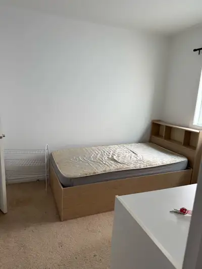 Location: Cumberland at Royal bus stop, 10 minutes by bus to Trent University Availability: Sept 1ST...