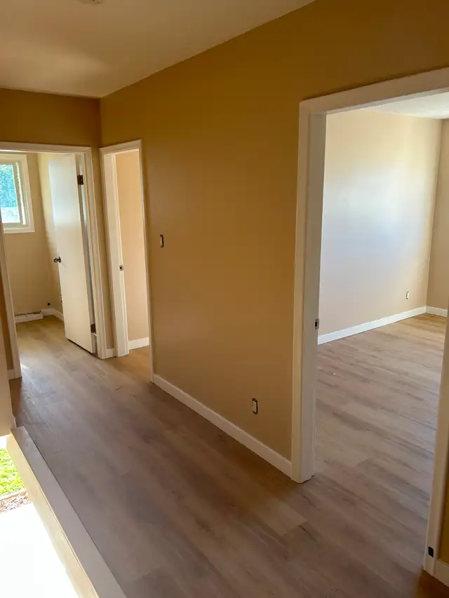 Renovated 3 Bedroom + Den Townhouse in Penticton – October in Long Term Rentals in Penticton - Image 4