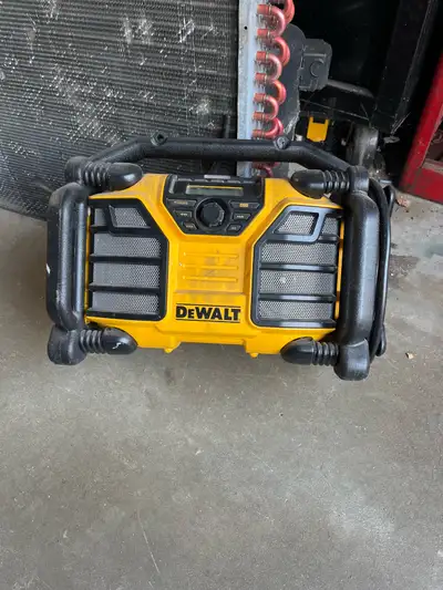 DeWalt AM/FM radio and charger for drill batteries, also with USB and AUX ports in great working con...