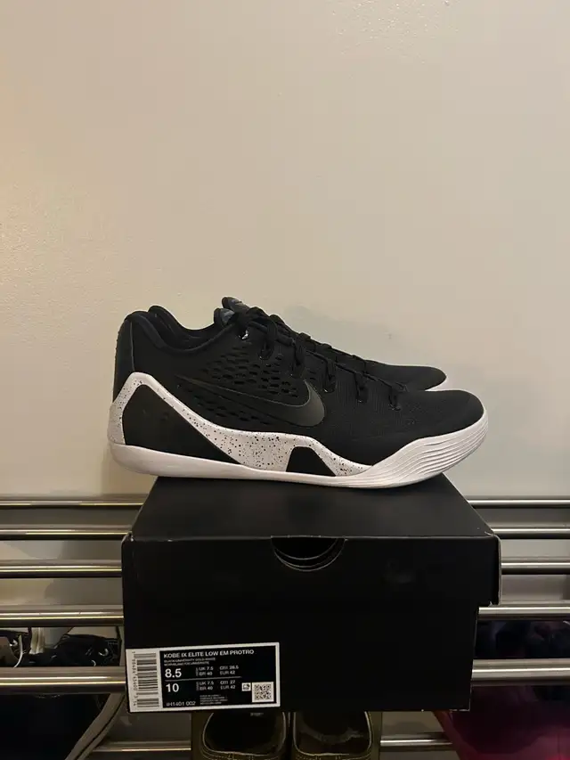 Nike Kobe 9 EM Low ‘Lakers Away’ - Size 8 in Basketball in City of Toronto - Image 2