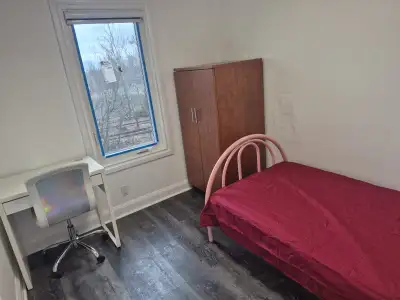 PRIVATE and SHARED room available, in UPPER floor - Furnished room, near General Motors (GM), Trent...