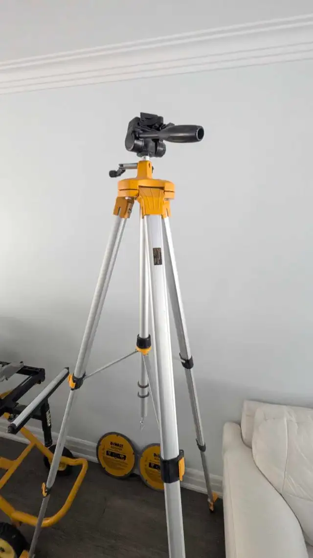 DeWalt elevated tripod in Ladders & Scaffolding in Oakville / Halton Region - Image 3