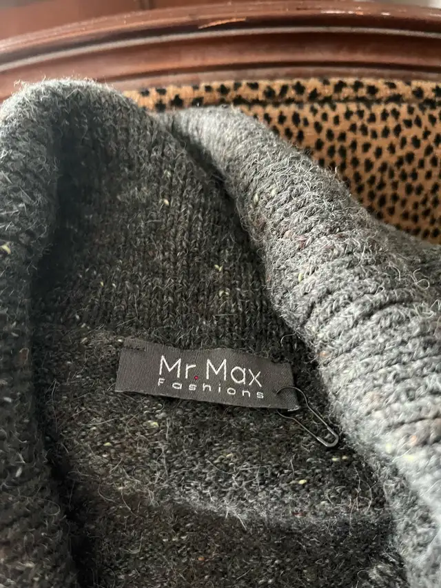 Mr. Max winter turtle back sweater, 1X, $10 in Women's - Tops & Outerwear in City of Halifax - Image 3