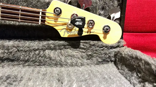 GUITARD  BASS FENDER JAZZ LIMITED USA in Guitars in West Island - Image 8