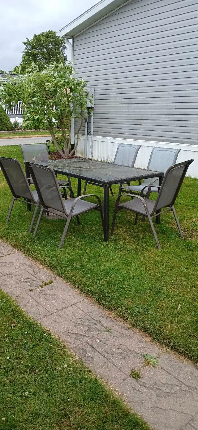 Outdoor Table and Chairs628637391357471215