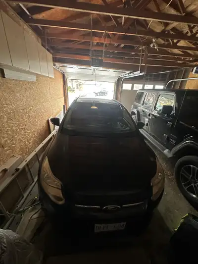 Ford Focus 2012 Driven 177000km new brakes new battery good condition no rust comes with all season...