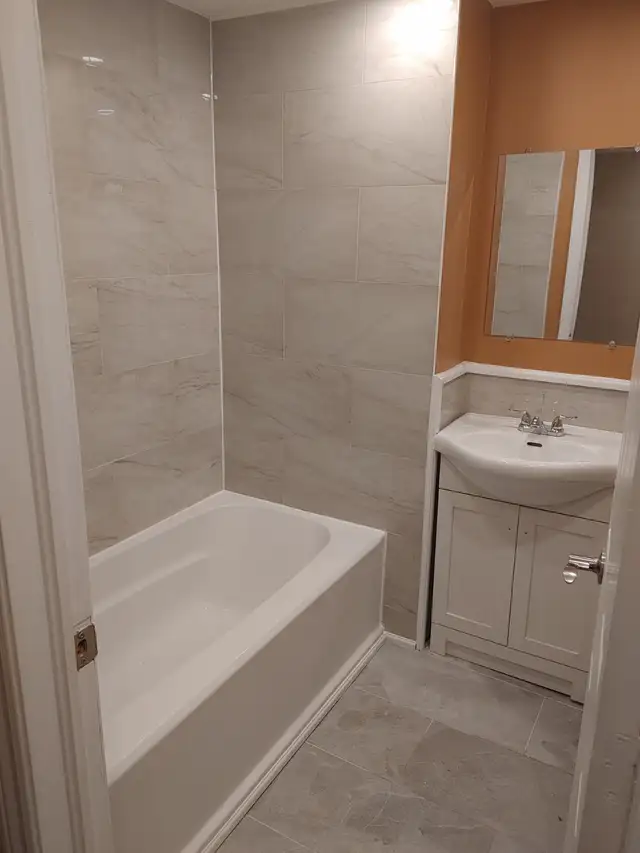 Private Room in  basement  -all inclusive in Room Rentals & Roommates in Oshawa / Durham Region - Image 5